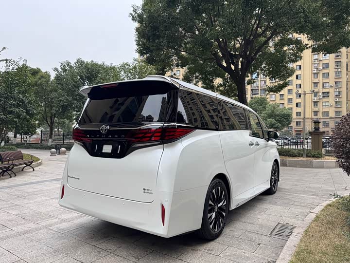 Photo 20 - Toyota Alphard