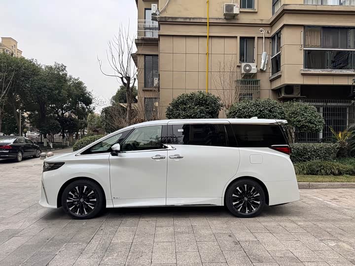 Photo 3 - Toyota Alphard