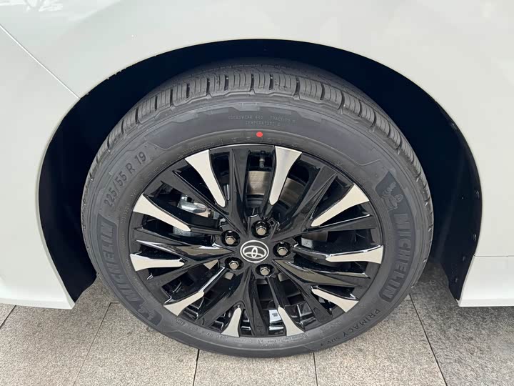 Photo 4 - Toyota Alphard