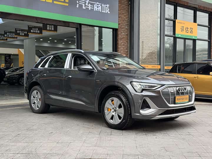 Фото 3 - Audi e-tron