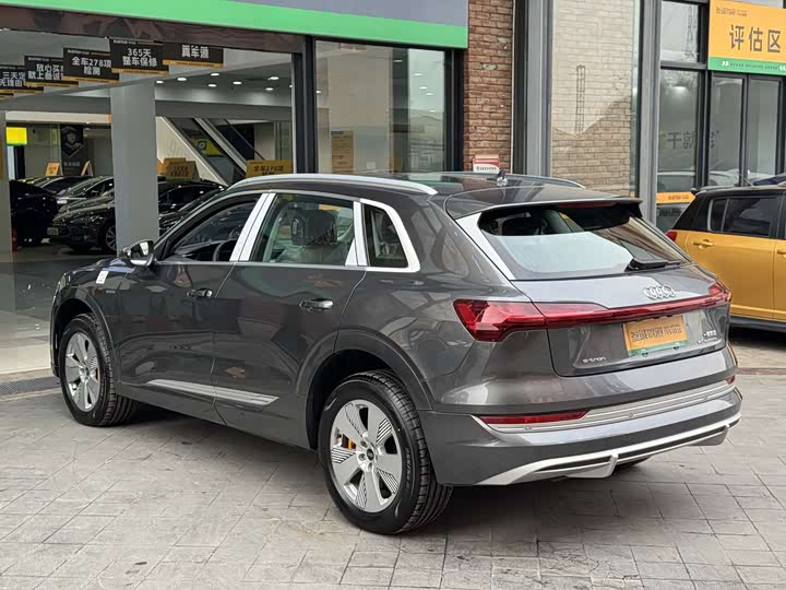 Фото 7 - Audi e-tron