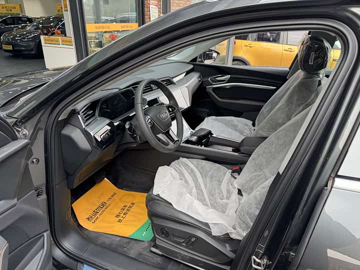 Фото 8 - Audi e-tron