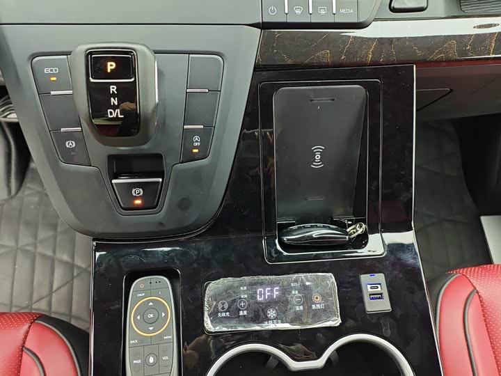 Фото 13 - Ford Tourneo