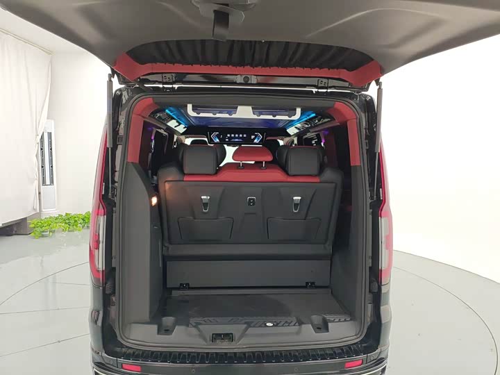 Фото 17 - Ford Tourneo