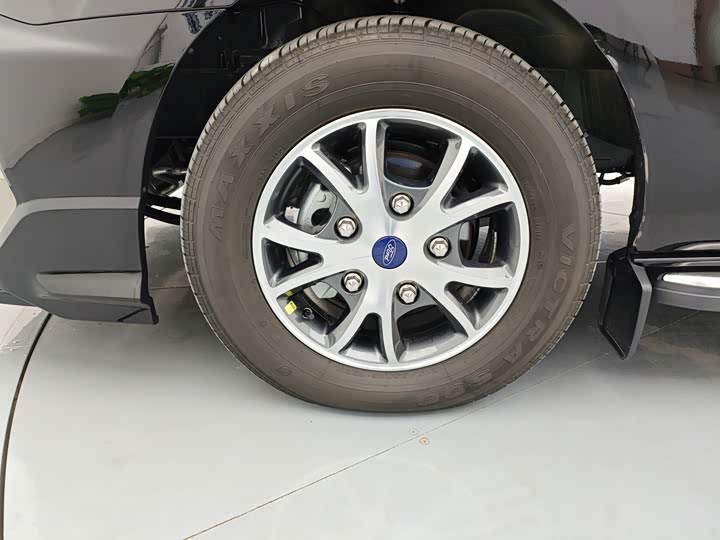 Фото 18 - Ford Tourneo