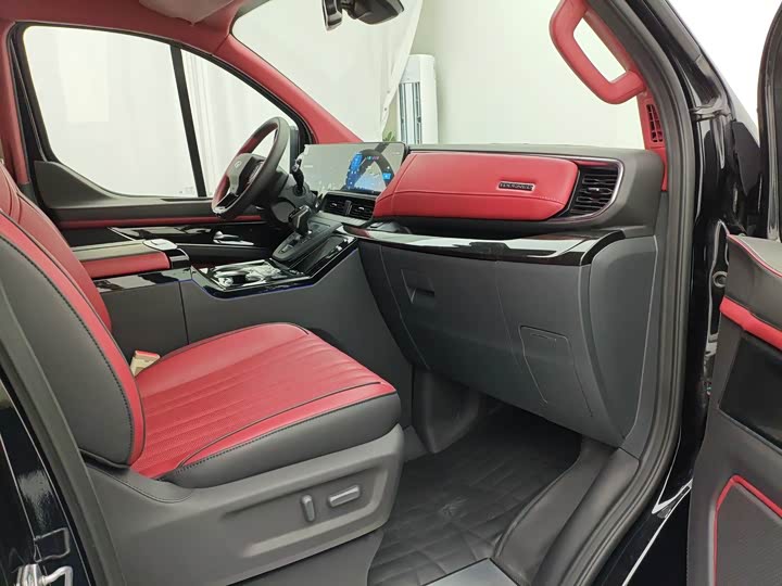 Фото 7 - Ford Tourneo