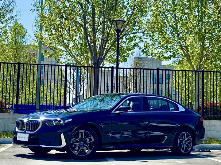 Фото 1 - BMW 5 Series