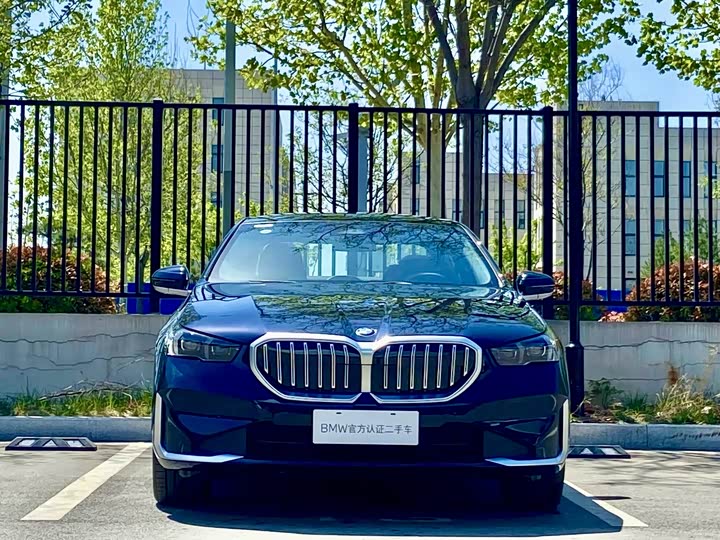 Фото 2 - BMW 5 Series