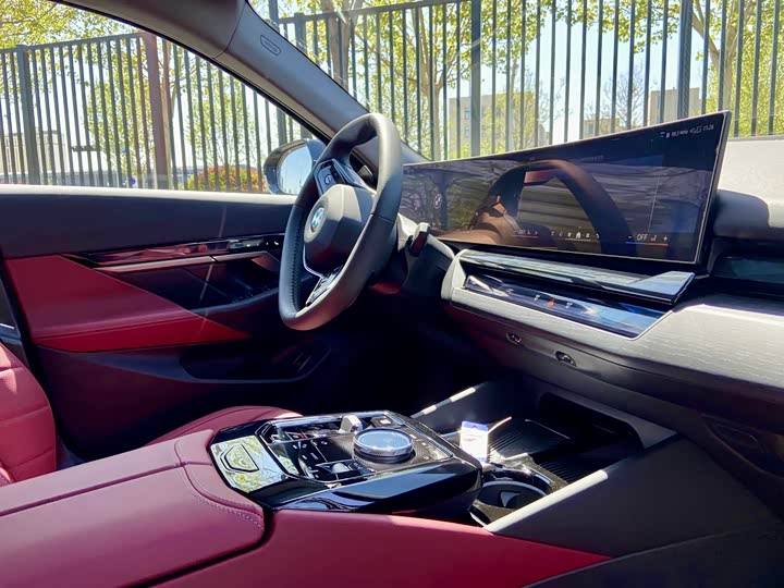 Фото 21 - BMW 5 Series