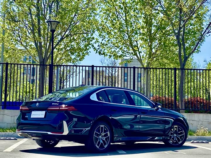 Фото 25 - BMW 5 Series