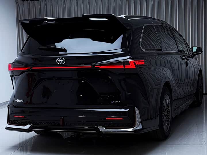 Фото 3 - Toyota Granvia