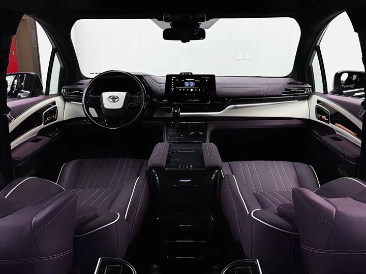 Фото 5 - Toyota Granvia