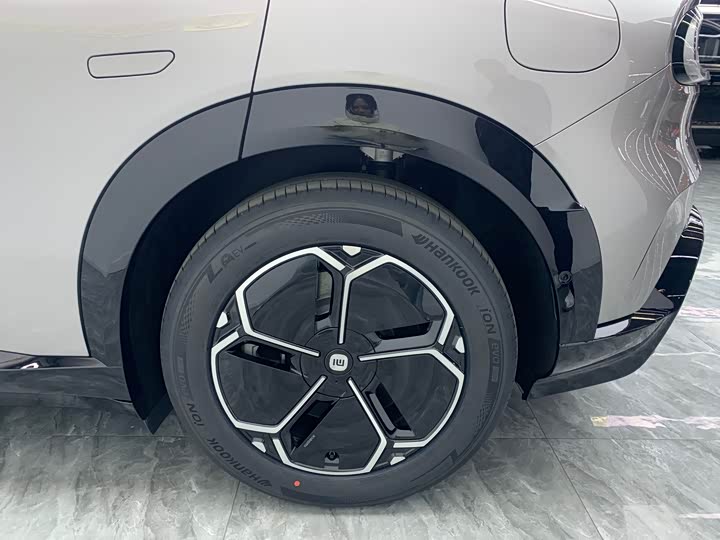 Photo 8 - Xiaomi YU7