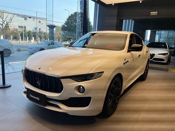 Фото 1 - Maserati Levante