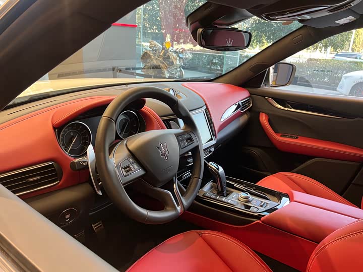 Фото 4 - Maserati Levante