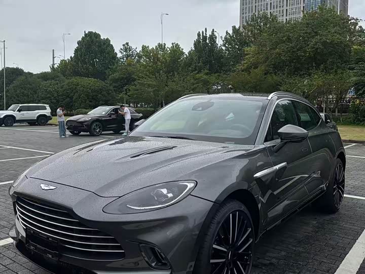 Фото 1 - Aston Martin DBX