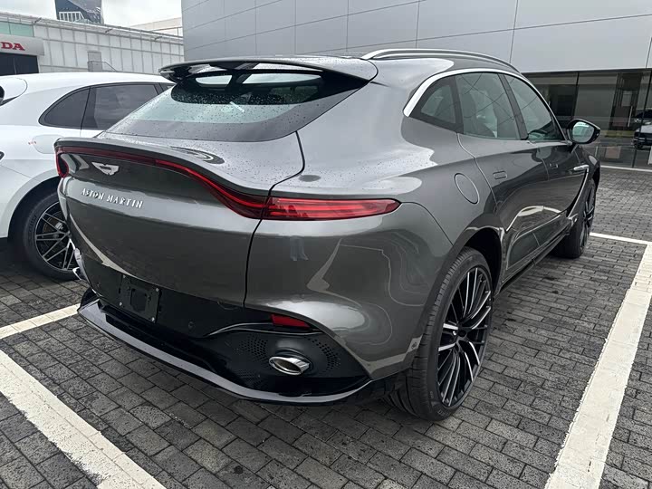 Фото 4 - Aston Martin DBX