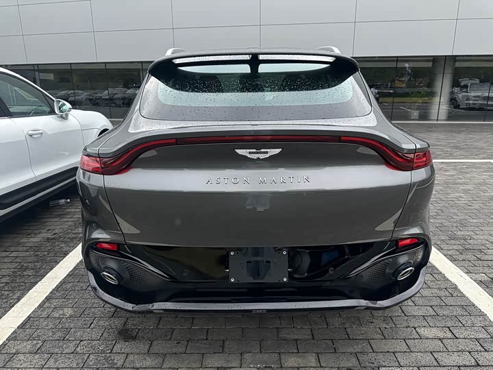 Фото 5 - Aston Martin DBX