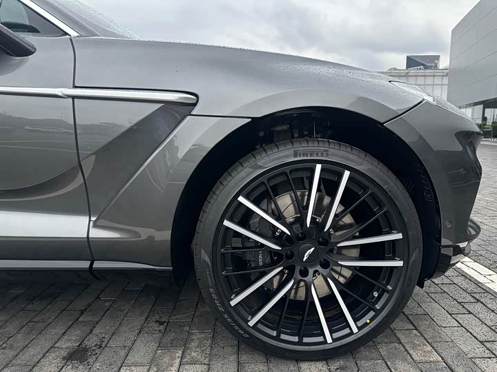 Фото 6 - Aston Martin DBX