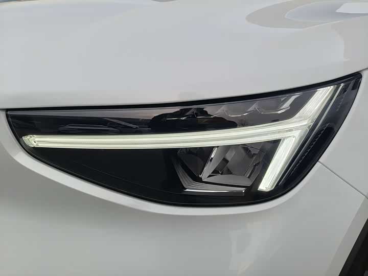 Фото 4 - Volvo XC40