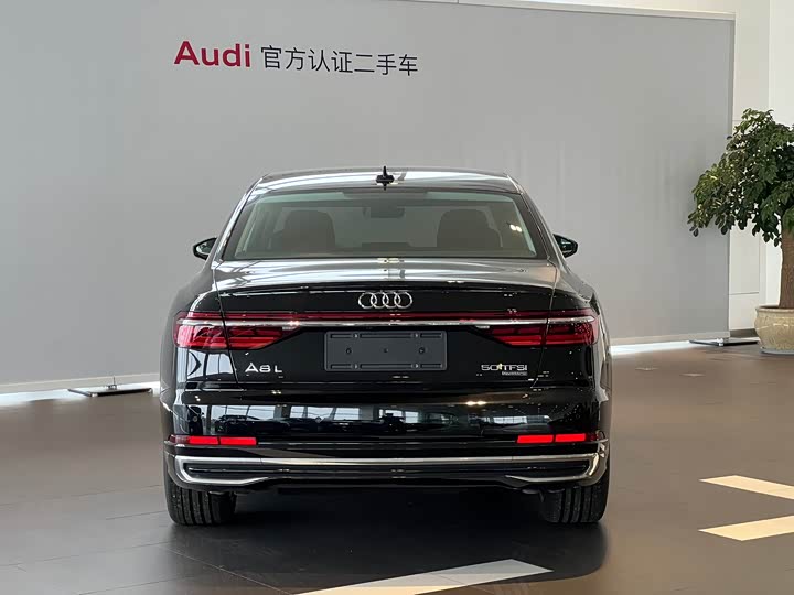 Фото 3 - Audi A8