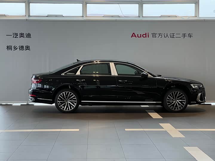Фото 4 - Audi A8