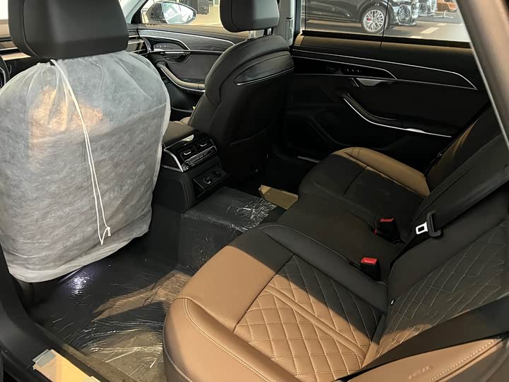 Фото 6 - Audi A8