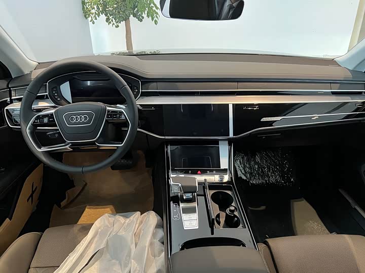 Фото 7 - Audi A8