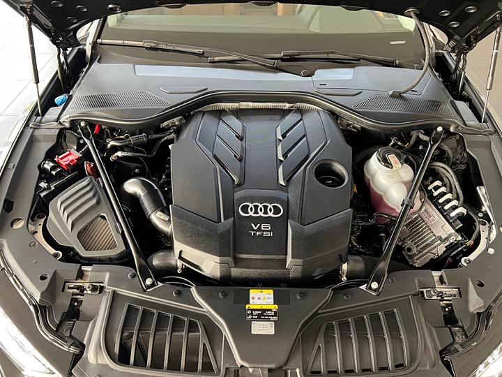 Фото 9 - Audi A8