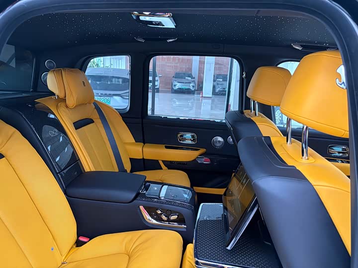 Фото 10 - Rolls-Royce Cullinan