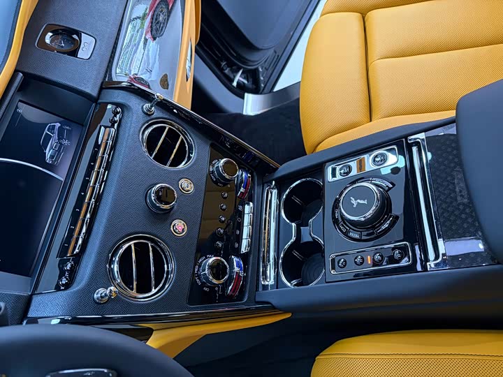 Фото 12 - Rolls-Royce Cullinan