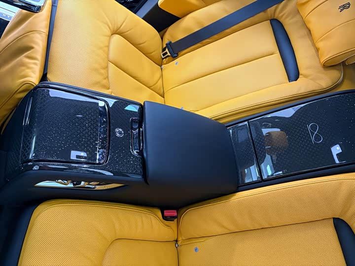 Фото 14 - Rolls-Royce Cullinan