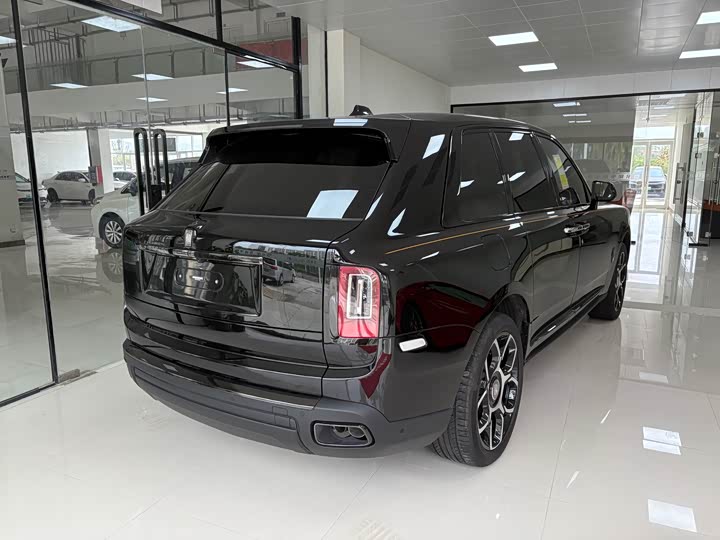 Фото 3 - Rolls-Royce Cullinan