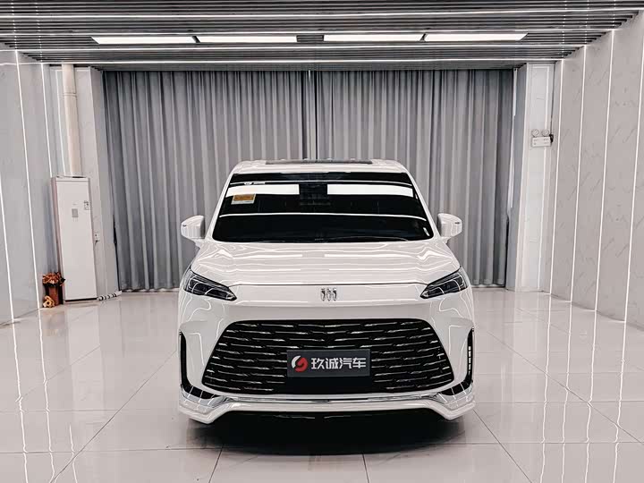 Фото 2 - Buick GL8 Hybrid