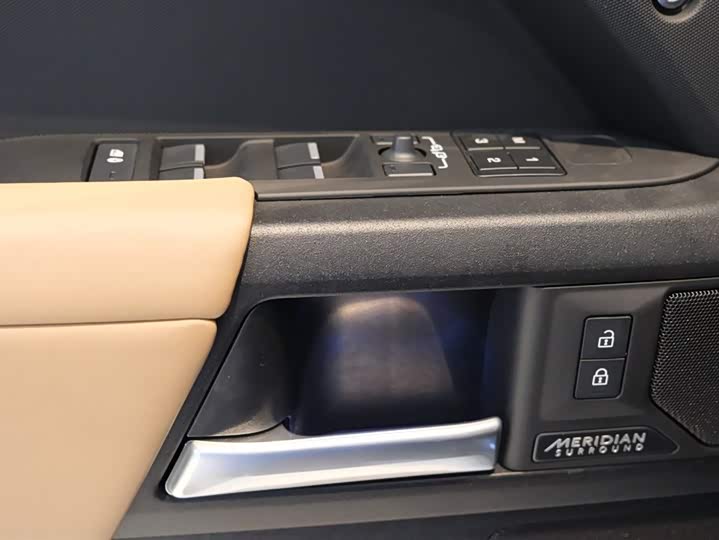 Фото 13 - Land Rover Defender