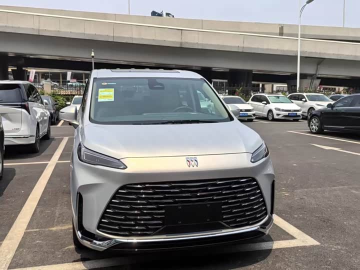 Фото 2 - Buick GL8 ES