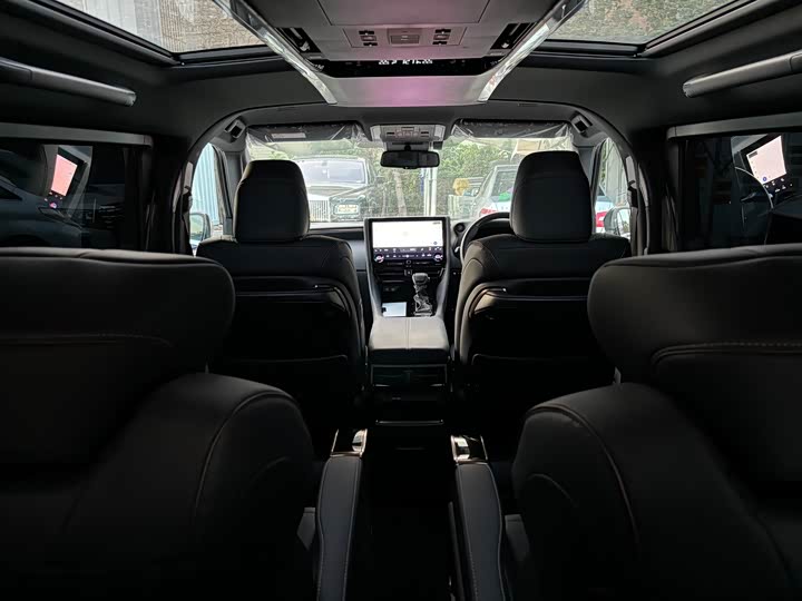 Фото 12 - Toyota Alphard