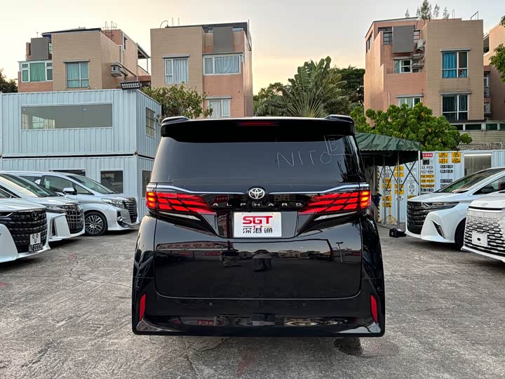 Фото 5 - Toyota Alphard