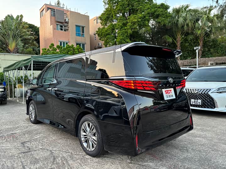 Фото 7 - Toyota Alphard