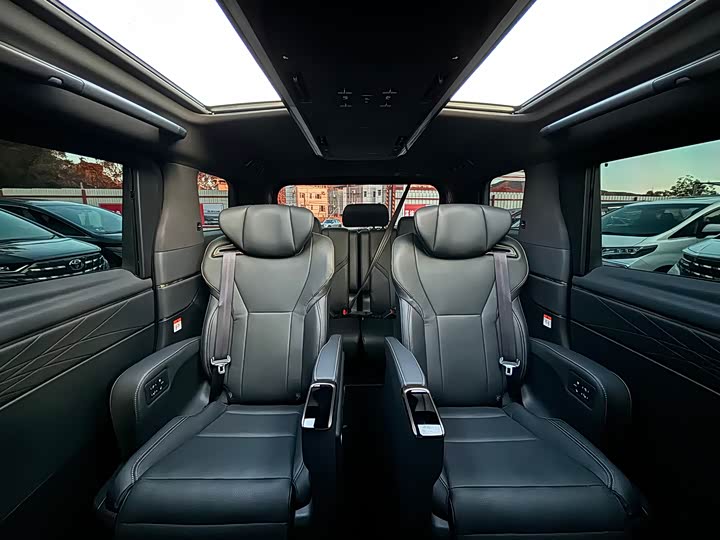 Фото 9 - Toyota Alphard