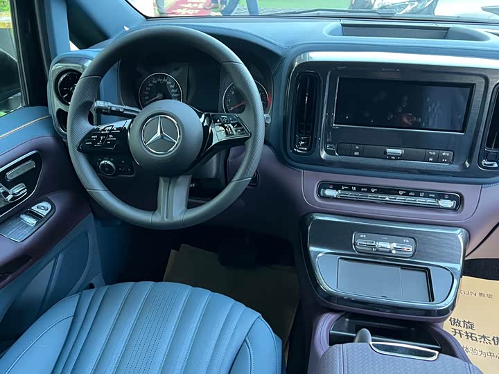 Фото 10 - Mercedes-Benz V-Class