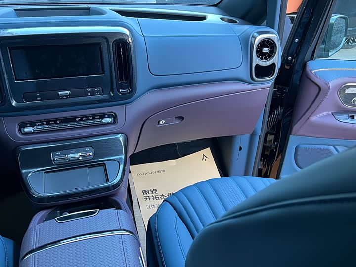 Фото 12 - Mercedes-Benz V-Class