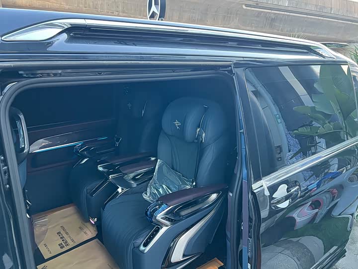 Фото 14 - Mercedes-Benz V-Class