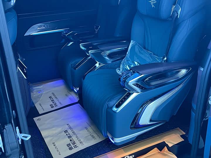 Фото 15 - Mercedes-Benz V-Class