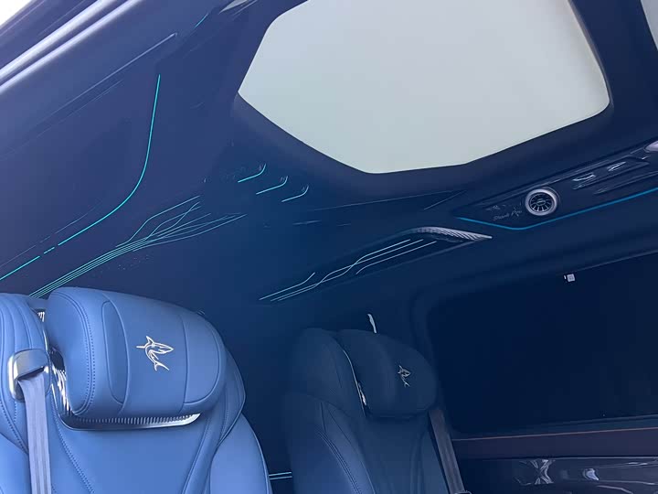 Фото 9 - Mercedes-Benz V-Class