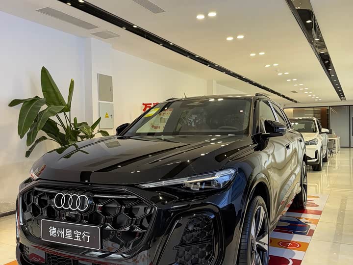 Фото 1 - Audi Q5L