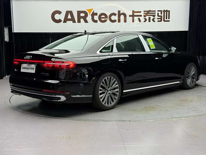 Фото 2 - Audi A8
