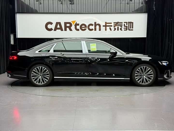 Фото 7 - Audi A8