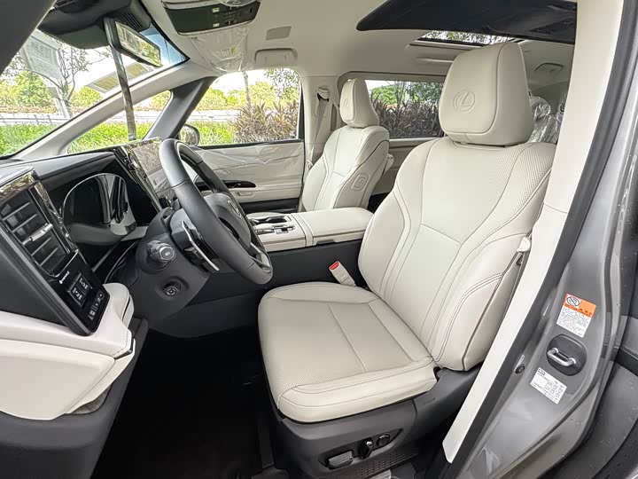 Фото 12 - Lexus LM