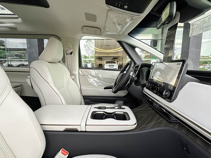 Фото 14 - Lexus LM